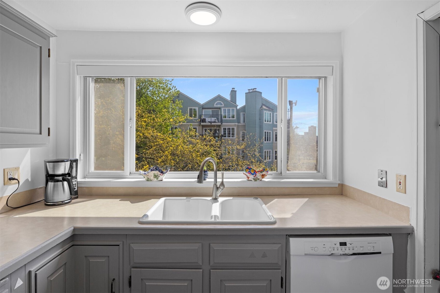 303 13th Avenue E Seattle WA 98102