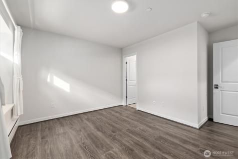 964 7th Avenue NE Issaquah WA 98029