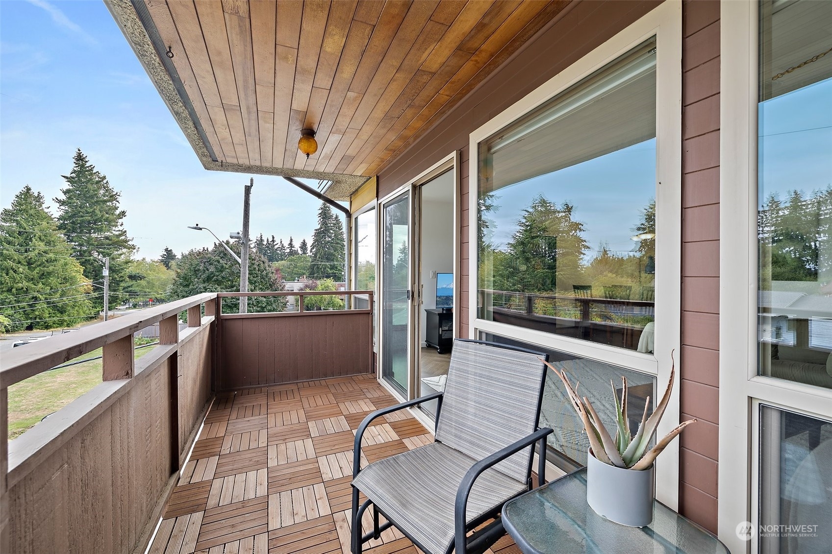 13433 Roosevelt Way N Seattle WA 98133