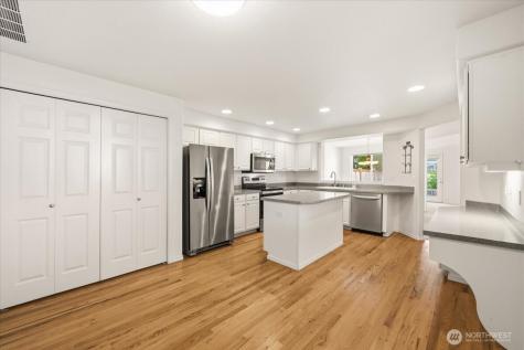 4726 NE 18th Place Renton WA 98059