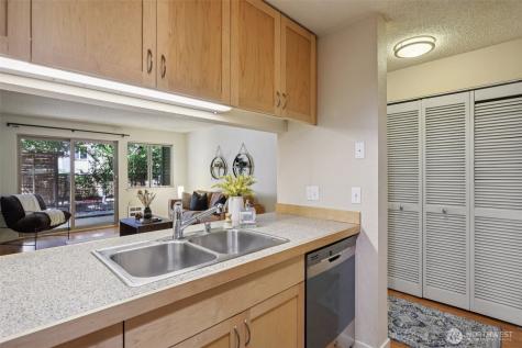 275 W Roy Street Seattle WA 98119