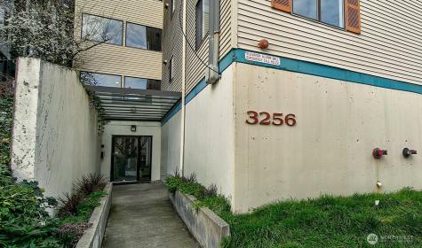 3256 Avalon Seattle WA 98126