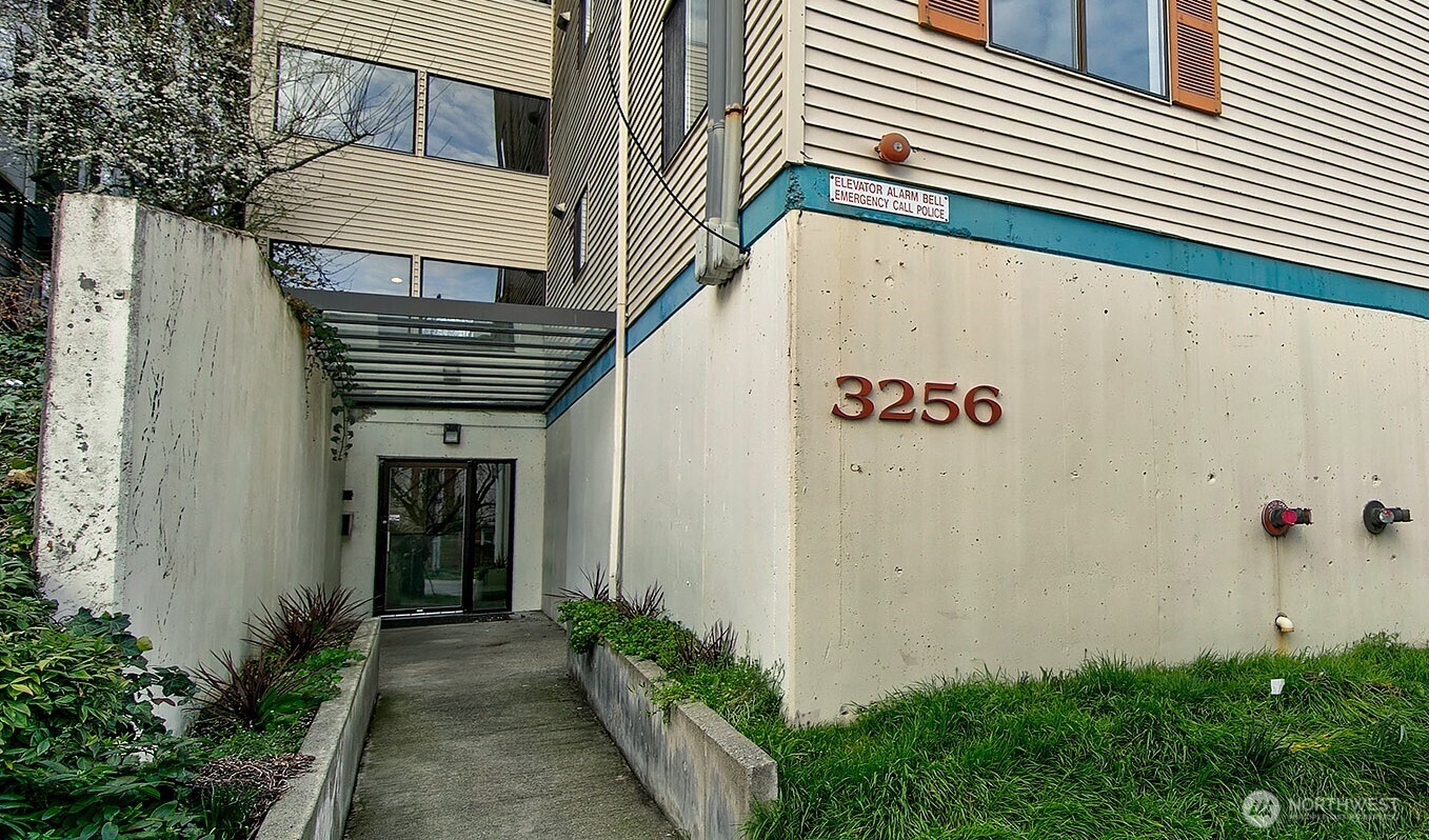 3256 SW Avalon Way Seattle WA 98126