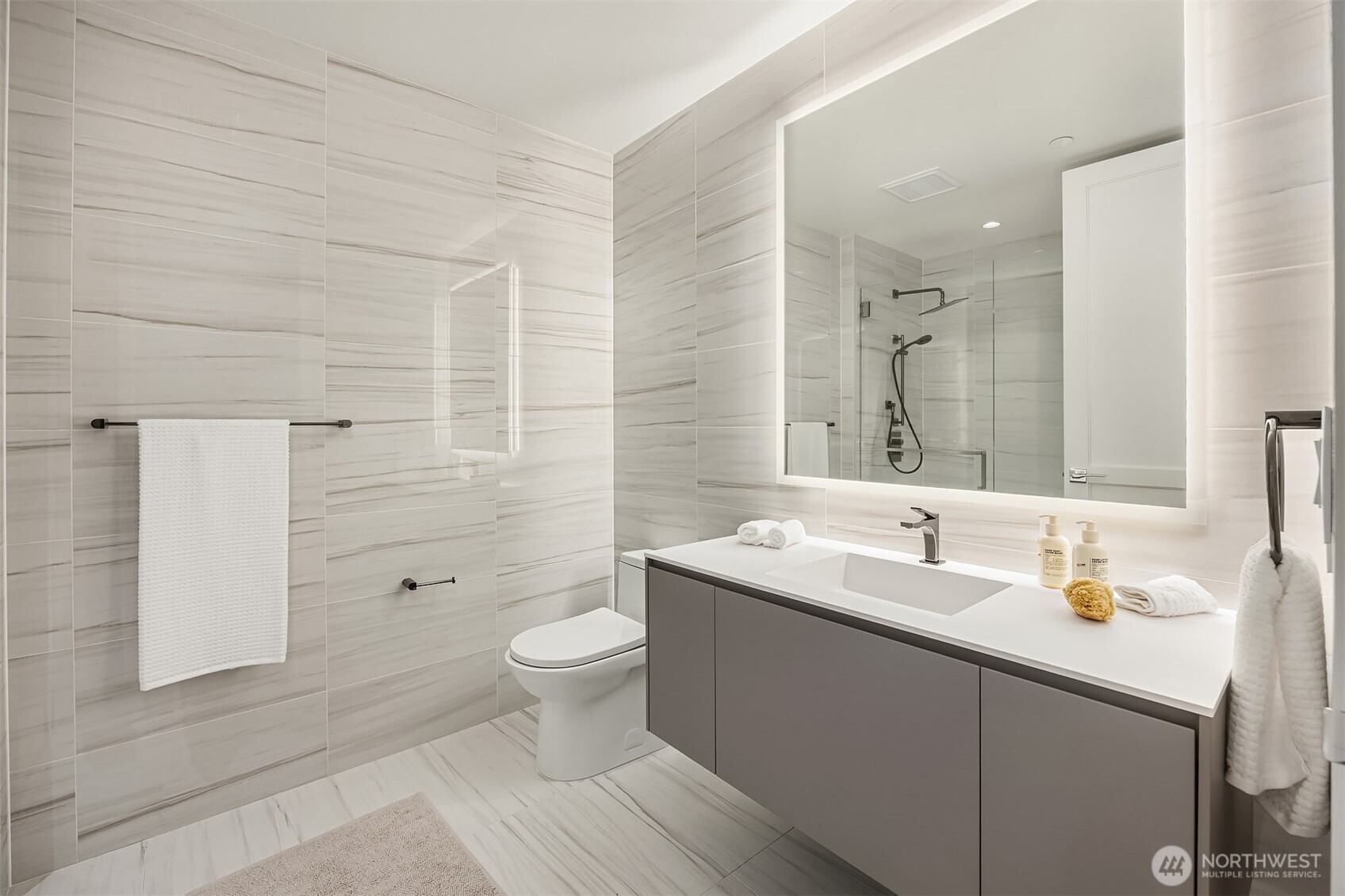 838 Avenue Square NE Bellevue WA 98004