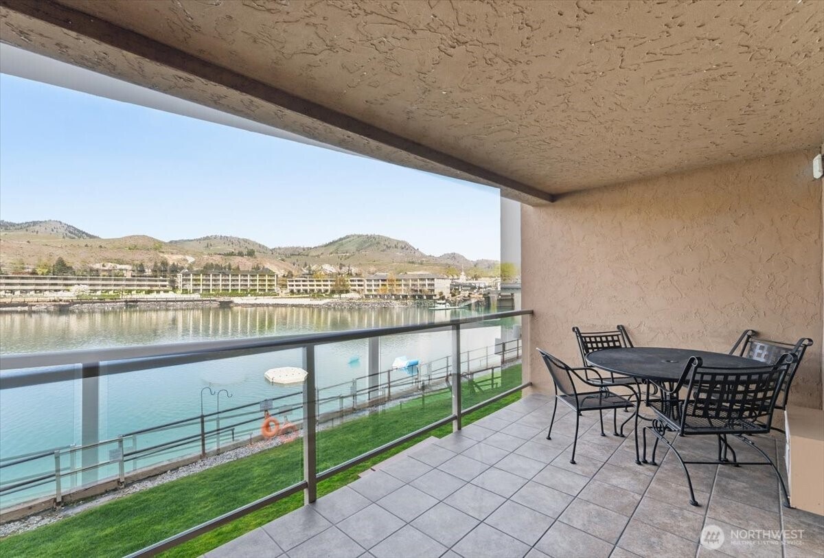 322 W Woodin Avenue Chelan WA 98816