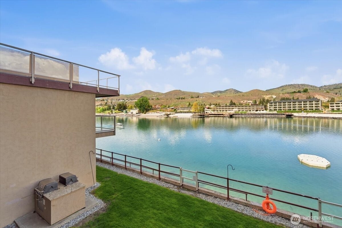322 W Woodin Avenue Chelan WA 98816