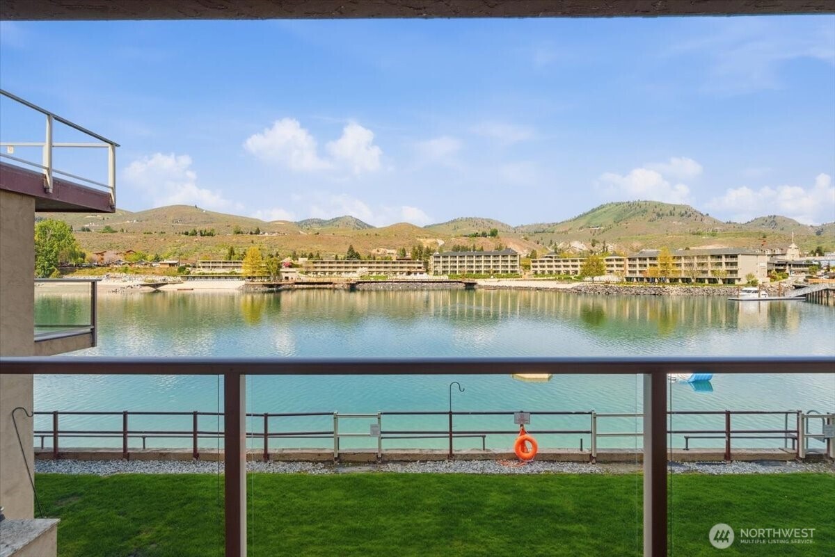 322 W Woodin Avenue Chelan WA 98816