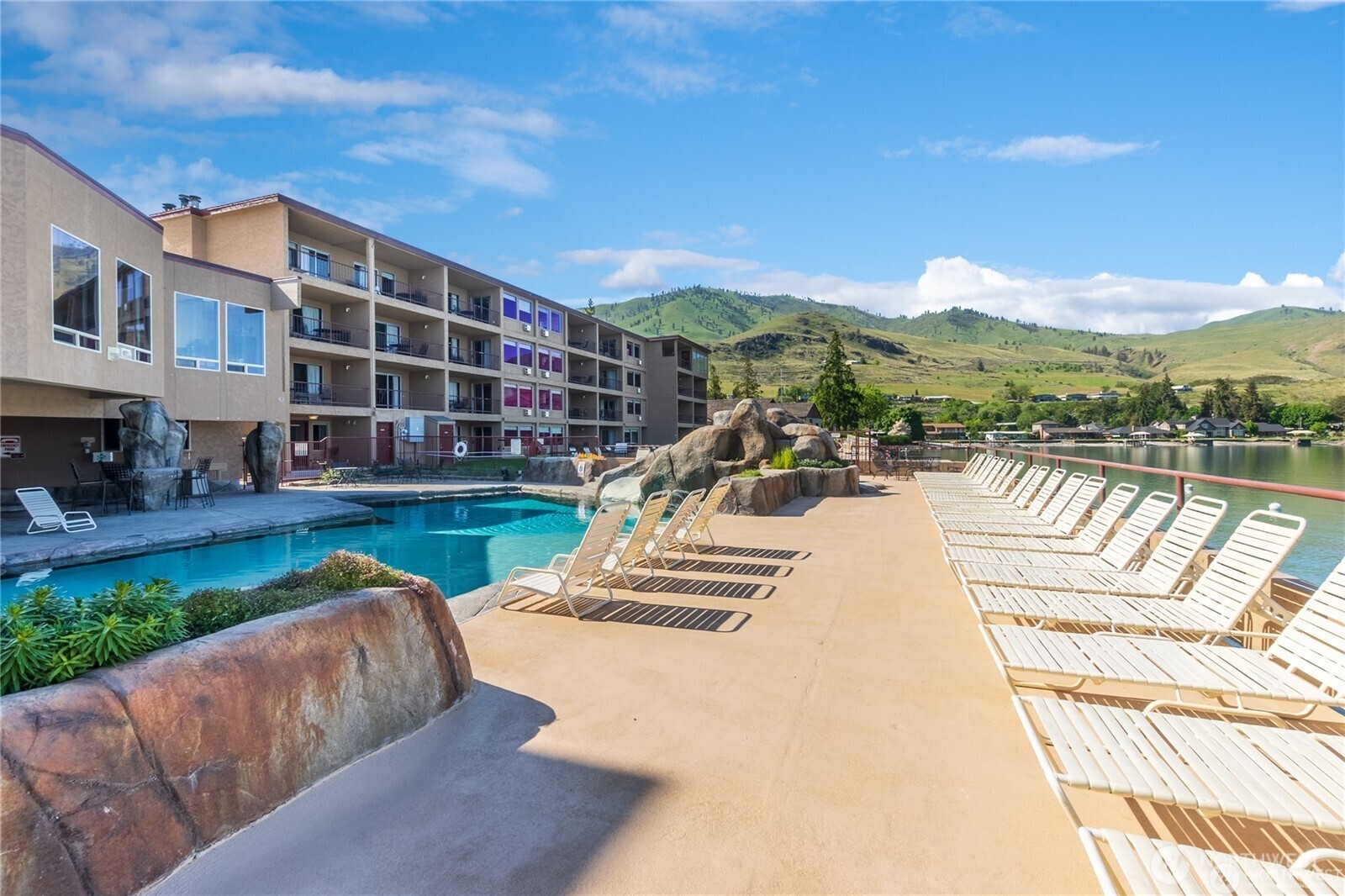 322 W Woodin Avenue Chelan WA 98816