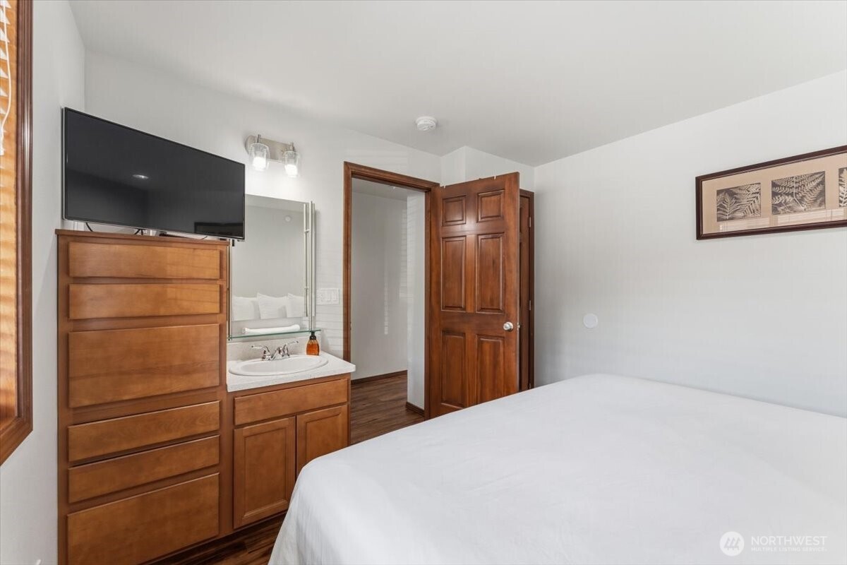 322 W Woodin Avenue Chelan WA 98816