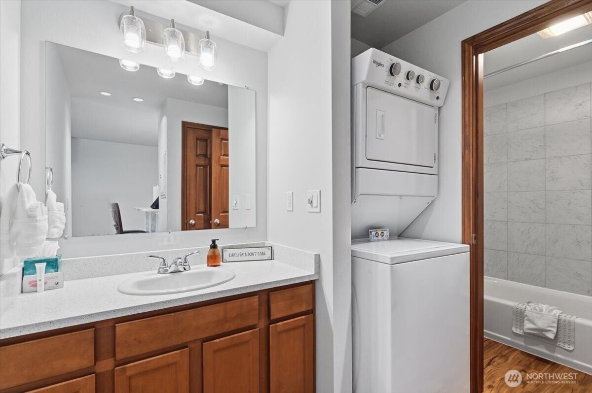 322 W Woodin Avenue Chelan WA 98816