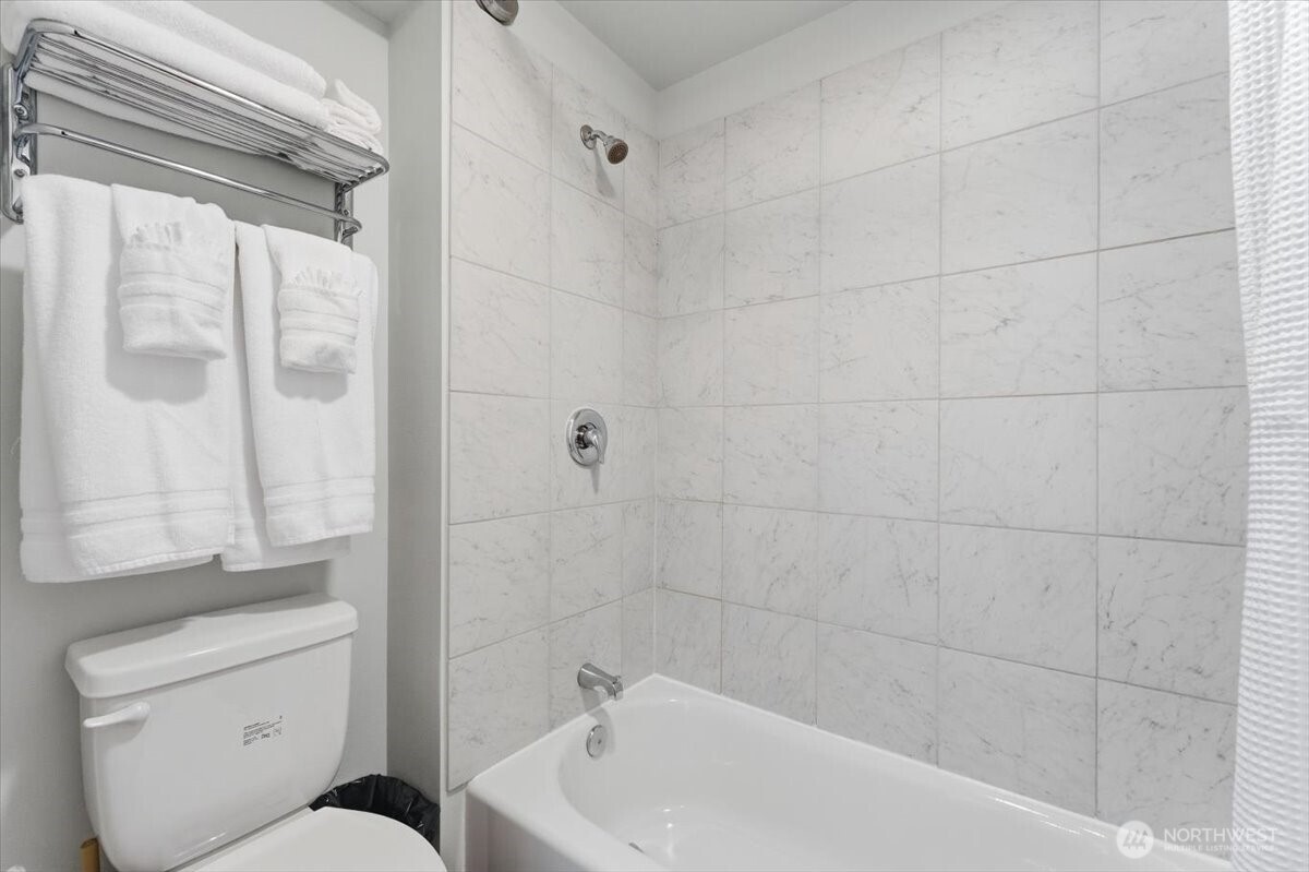 322 W Woodin Avenue Chelan WA 98816