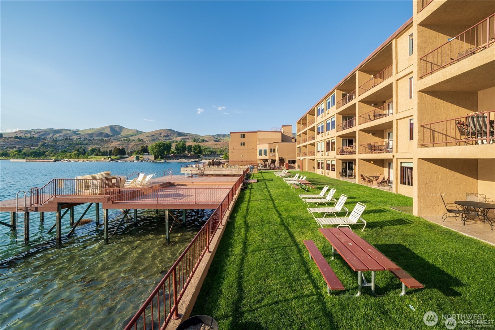 322 W Woodin Avenue Chelan WA 98816