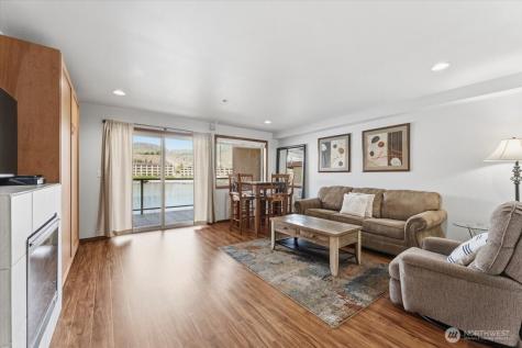 322 W Woodin Avenue Chelan WA 98816