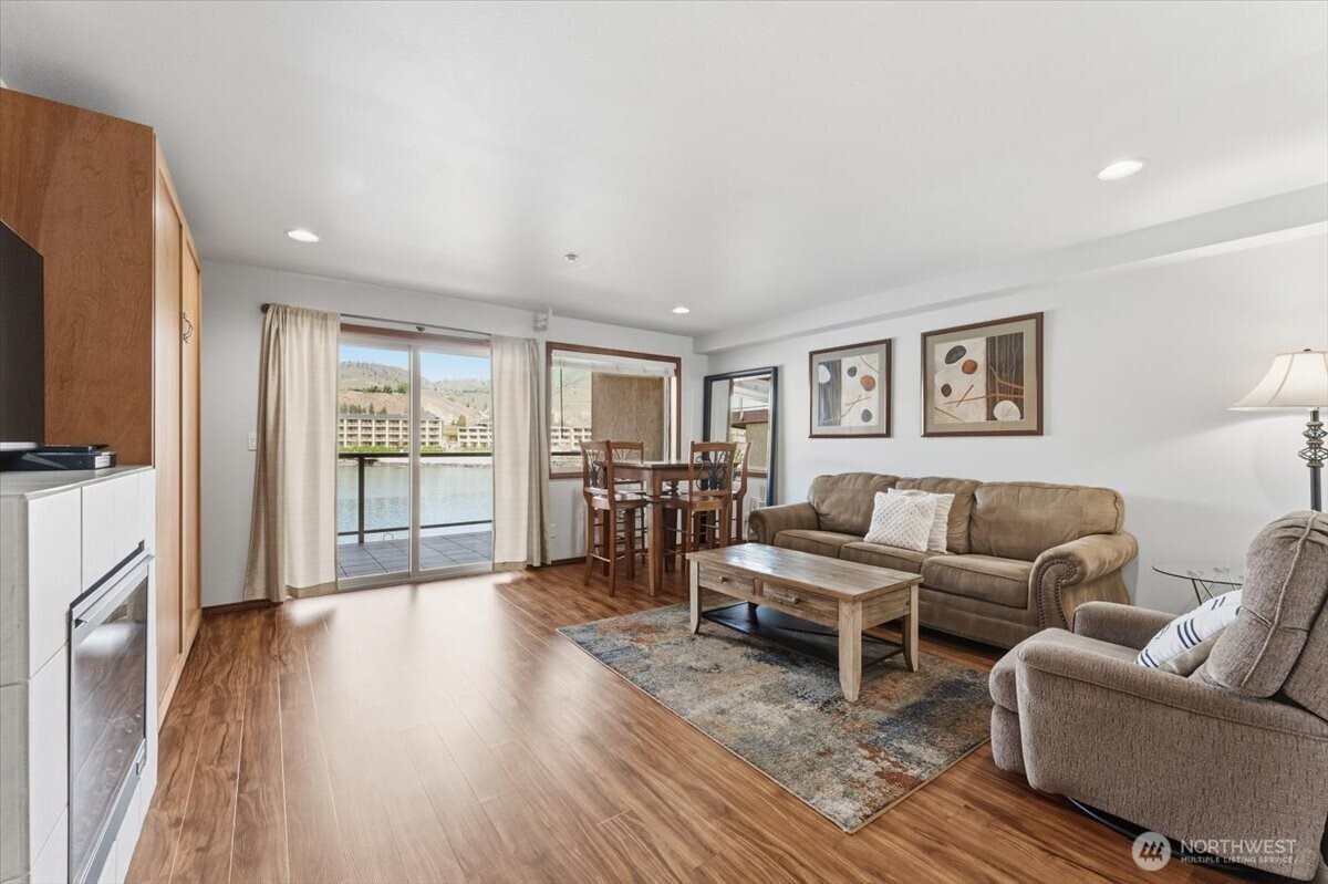 322 W Woodin Avenue Chelan WA 98816
