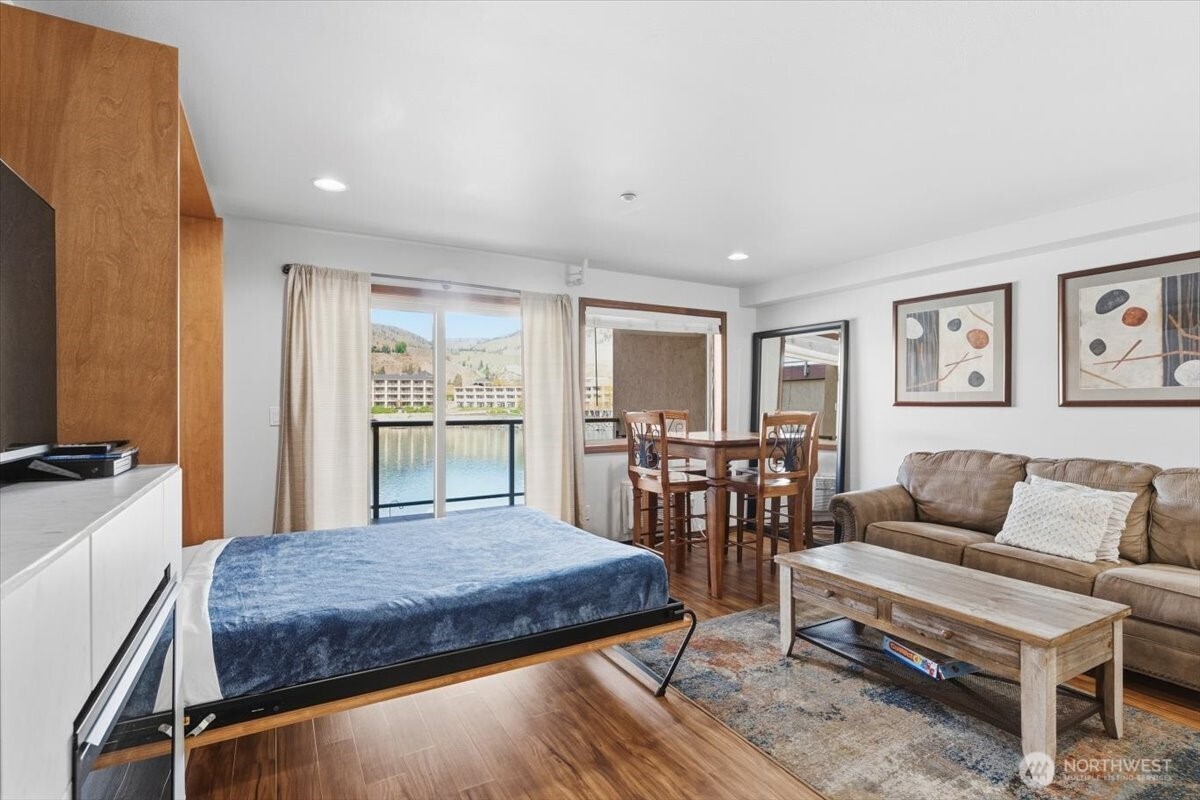 322 W Woodin Avenue Chelan WA 98816