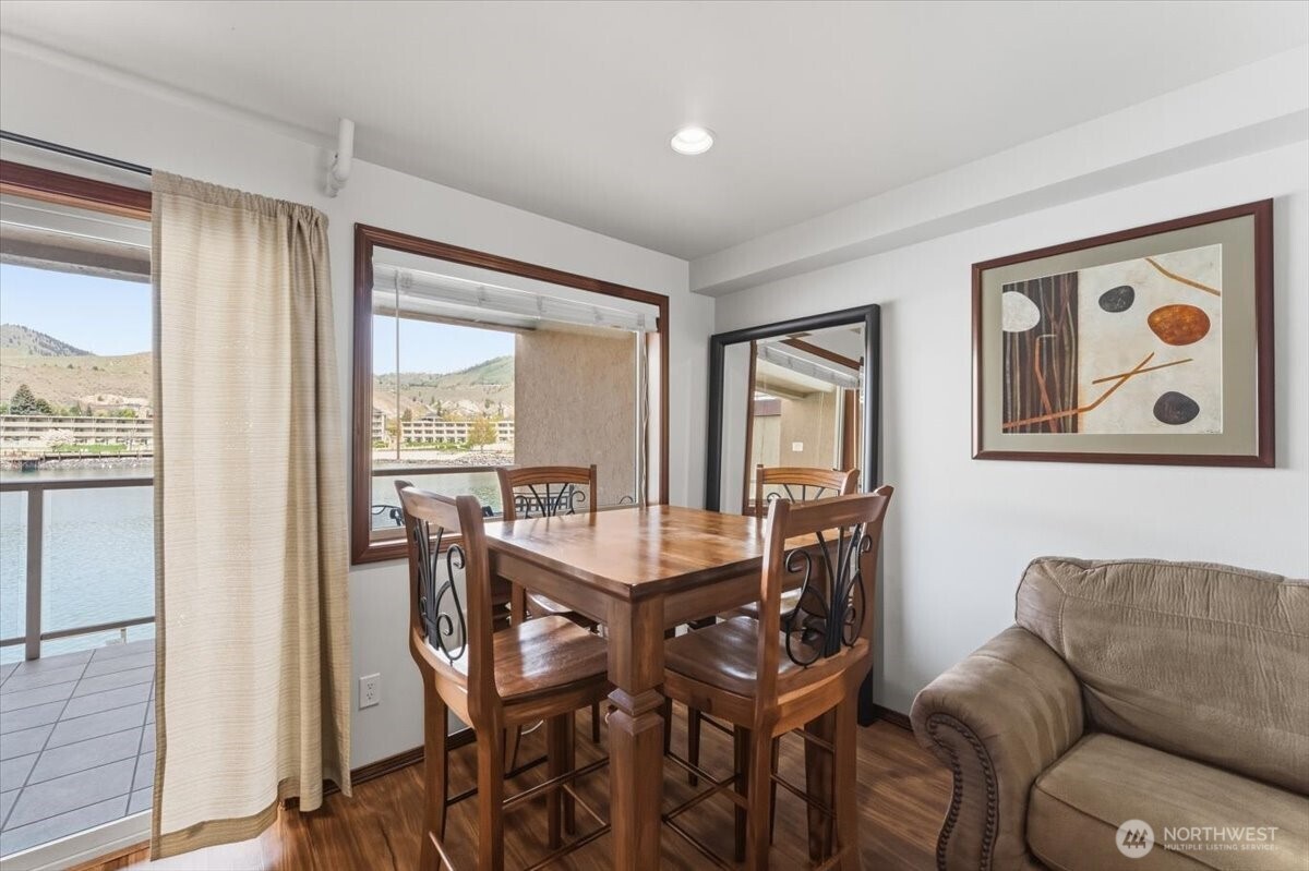 322 W Woodin Avenue Chelan WA 98816
