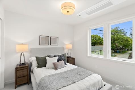 2817 W Bertona Street Seattle WA 98199