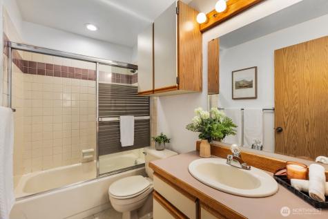 8017 NE 177th Court Kenmore WA 98028