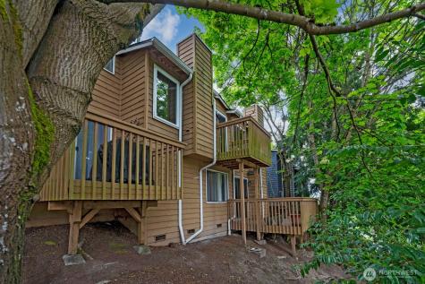 301 Raye Seattle WA 98119
