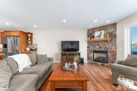 1120 W Woodin Avenue Chelan WA 98816