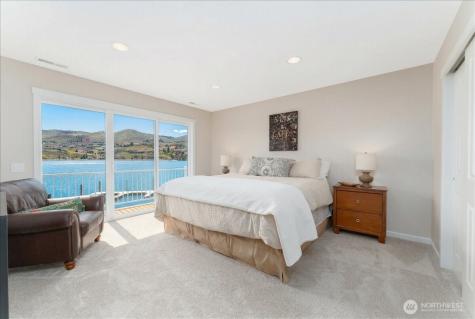 1120 W Woodin Avenue Chelan WA 98816