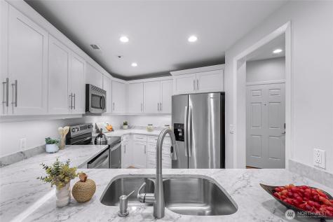 9039 NE Juanita Drive Kirkland WA 98034