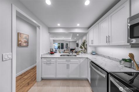 9039 NE Juanita Drive Kirkland WA 98034
