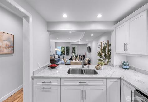 9039 NE Juanita Drive Kirkland WA 98034
