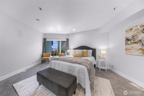 9039 NE Juanita Drive Kirkland WA 98034