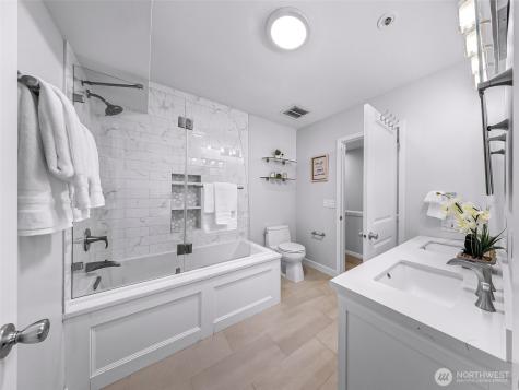 9039 NE Juanita Drive Kirkland WA 98034