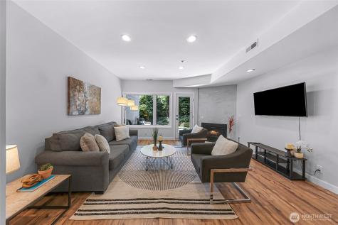 9039 NE Juanita Drive Kirkland WA 98034