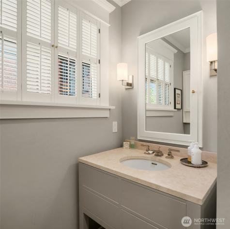 941 11th Avenue E Seattle WA 98102