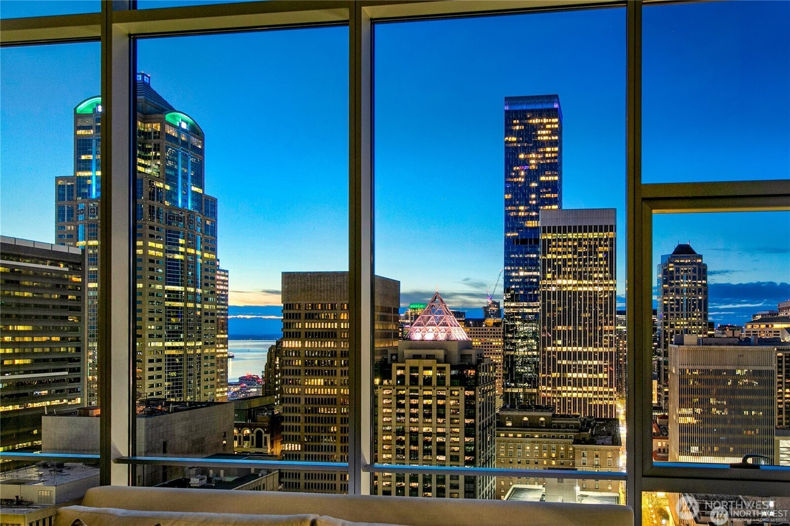 909 5th Avenue Seattle WA 98164