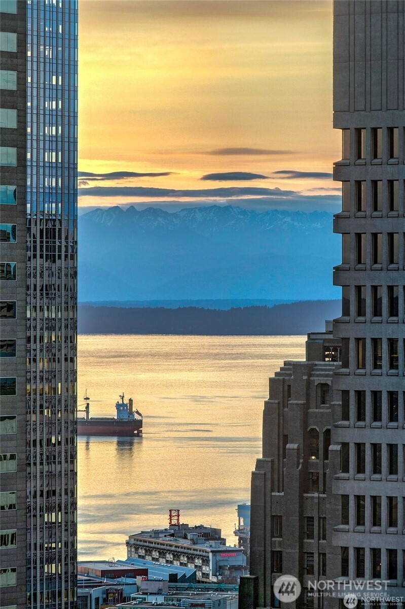 909 5th Avenue Seattle WA 98164