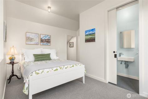4670 Flying Goat Avenue NE Bainbridge Island WA 98110