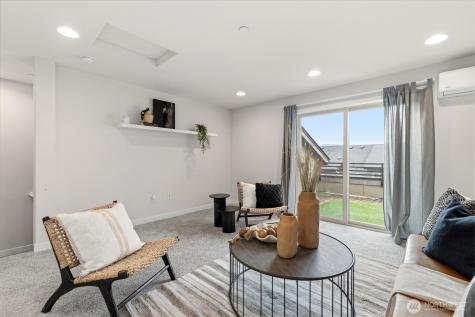 964 7th Avenue NE Issaquah WA 98029