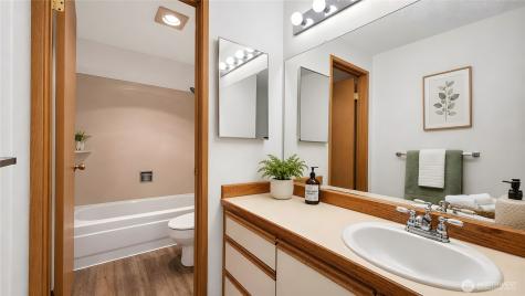 1239 SW 132nd Lane Burien WA 98146