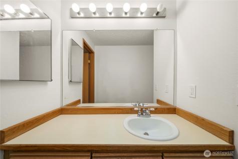1239 SW 132nd Lane Burien WA 98146