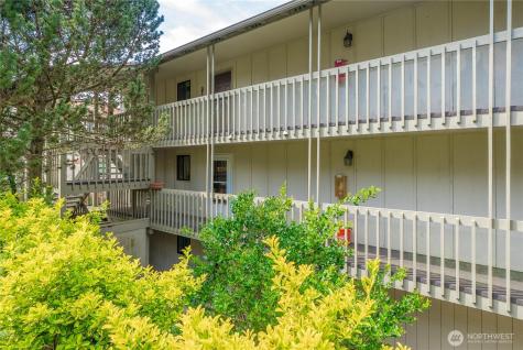 1239 SW 132nd Lane Burien WA 98146