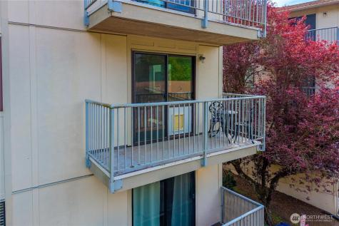 1239 SW 132nd Lane Burien WA 98146