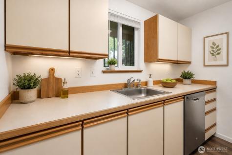 1239 SW 132nd Lane Burien WA 98146