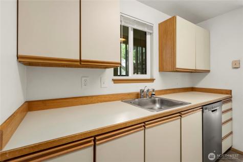1239 SW 132nd Lane Burien WA 98146