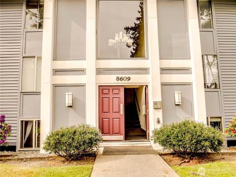 8609 Zircon Drive SW Lakewood WA 98498
