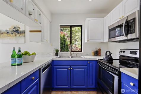 9009 Avondale Road NE Redmond WA 98052