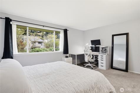 3957 NW Fairway Lane Bremerton WA 98312