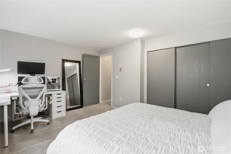 3957 NW Fairway Lane Bremerton WA 98312