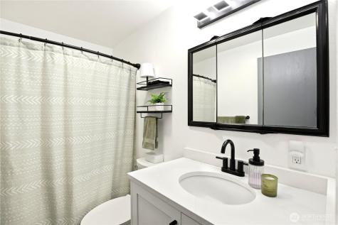 3957 NW Fairway Lane Bremerton WA 98312
