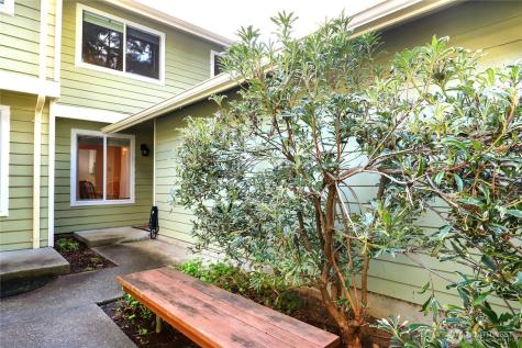 3957 NW Fairway Lane Bremerton WA 98312
