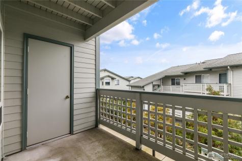 485 SW Bayshore Drive Oak Harbor WA 98277