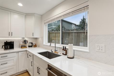 2644 34th Avenue W Seattle WA 98199